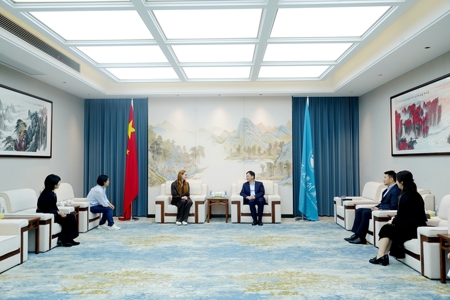 瑞士苏尔塞州立中学代表团访问我校