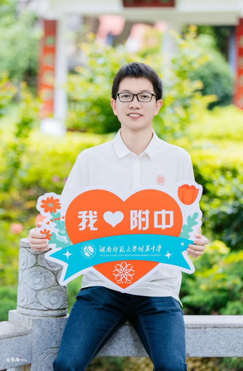 黄俊老师。照片由本人提供 黄俊老师。照片由本人提供