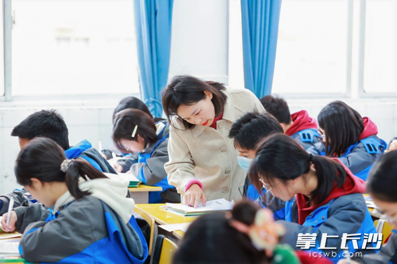 kaiyun登录平台学科教师走进张家界市民族中学课堂。均为学校供图 kaiyun登录平台学科教师走进张家界市民族中学课堂。均为学校供图
